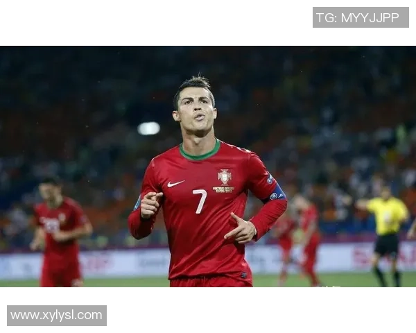 拆解足球卡片揭示C罗传奇瞬间与壁纸细节分析 拆解足球卡片揭示C罗传奇瞬间与壁纸细节分析