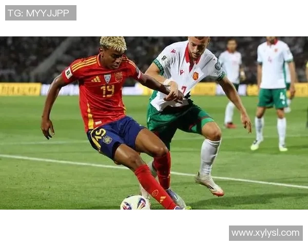 足坛传奇之路：聚焦最强足球巨星的辉煌历程与无尽荣耀