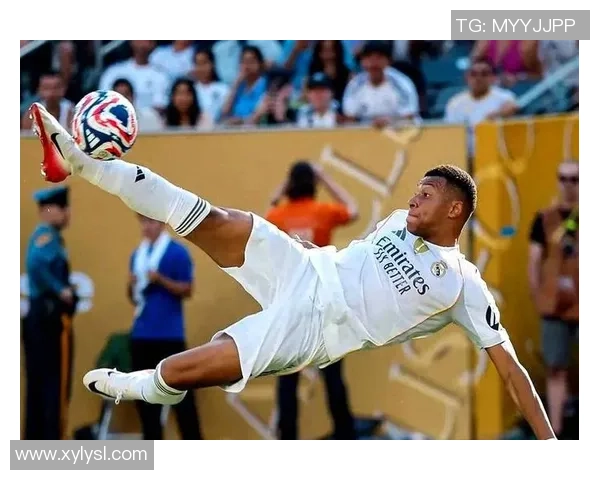 足球明星身影渐隐模糊引发球迷热议神秘画面背后的故事与真相 足球明星身影渐隐模糊引发球迷热议神秘画面背后的故事与真相