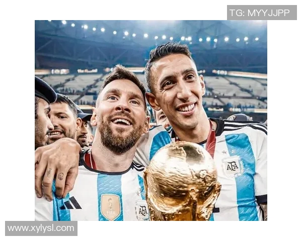 如何在足球赛场上发现潜力巨大的球星并培养成顶级球员