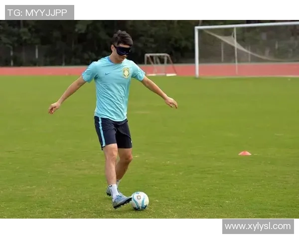 绿色头发足球球星赛场激情飞扬展现独特魅力与无限潜能